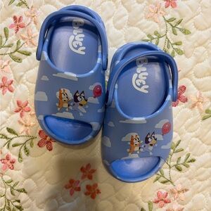 Bluey Kids' Light Blue Cloud Slide Sandals with Character Print